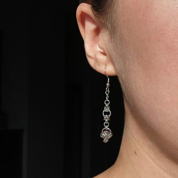 Vintage fairy long silver dangly chainmail earrings - Picture 6 of 6